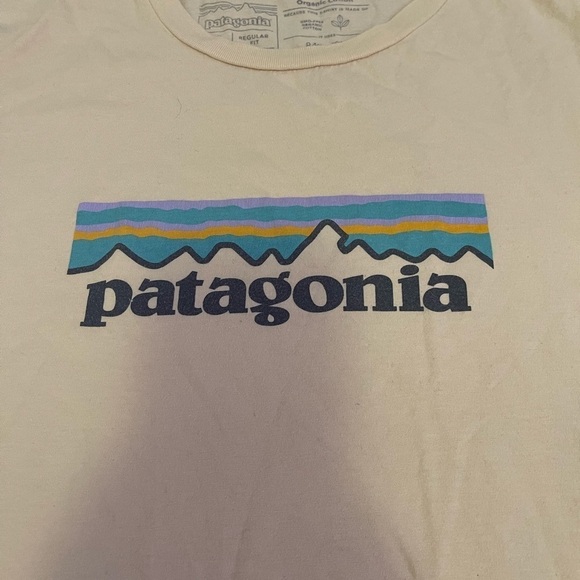 Patagonia women’s yellow lightweight logo mountain T-shirt size small - Picture 3 of 6